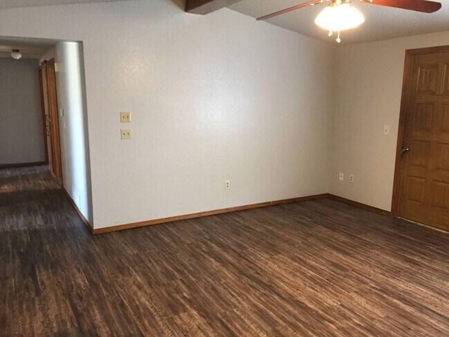 Foto del edificio - 3 Bedroom 2 Bath  Moore