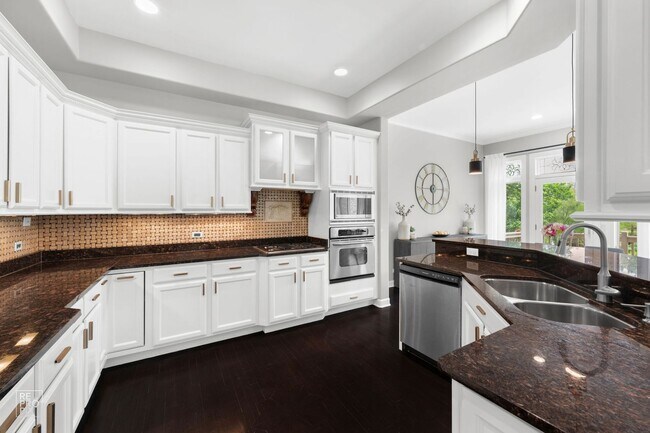 Foto del edificio - Custom Designed Townhome in the Maison Du Compte neighborhood!