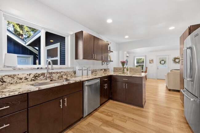 Foto del edificio - 740 Sterling St