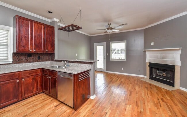 Foto del edificio - 371 Woodward Ave SE