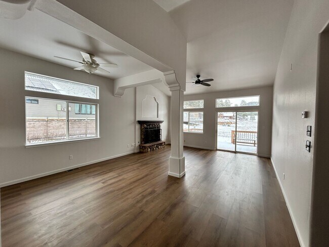 Foto del edificio - Recently Renovated Beautiful Forest Lakes Home - 3bd/ 2ba w/Attached Garage