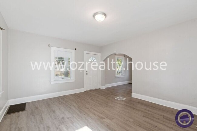 Foto del edificio - 1735 Roosevelt Cir