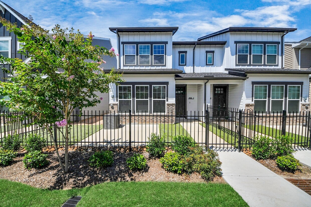 Foto principal - 5300 Berkeley Knl Cir
