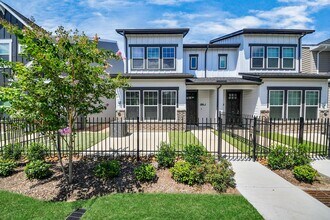 Building Photo - 5300 Berkeley Knl Cir