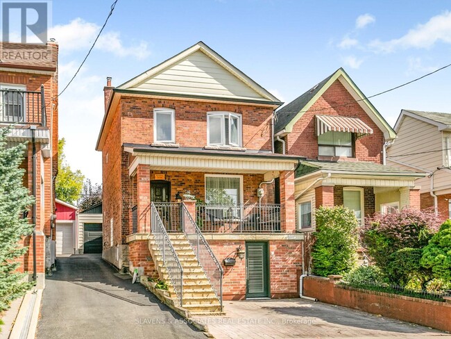 Building Photo - 213 Blackthorn Ave