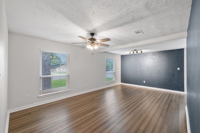 Building Photo - 1222 Haines Dr