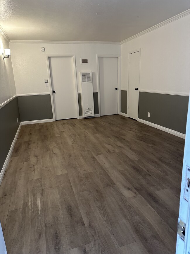 Building Photo - 1216 N Las Palmas Ave