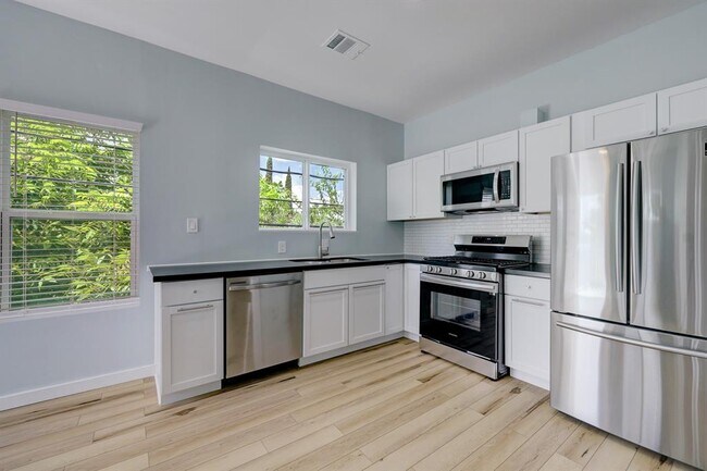 Foto del edificio - 113 E 25th St