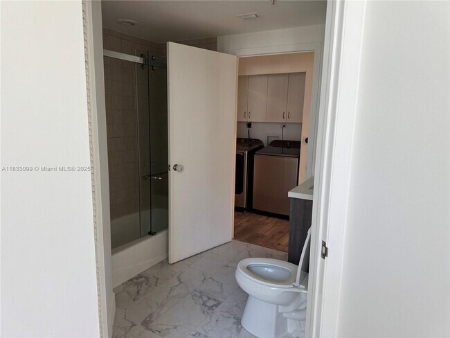 Foto del edificio - 801 Brickell Key Blvd