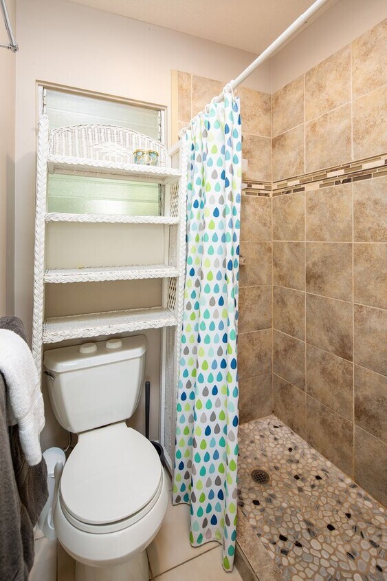 Fully furnished beach-side studio includes... - Fully furnished beach-side studio includes...