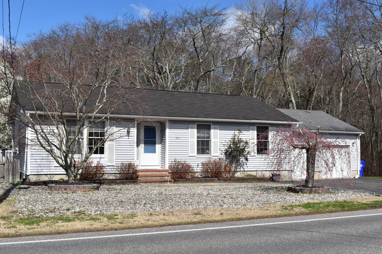 Foto principal - 801 Maple Ave