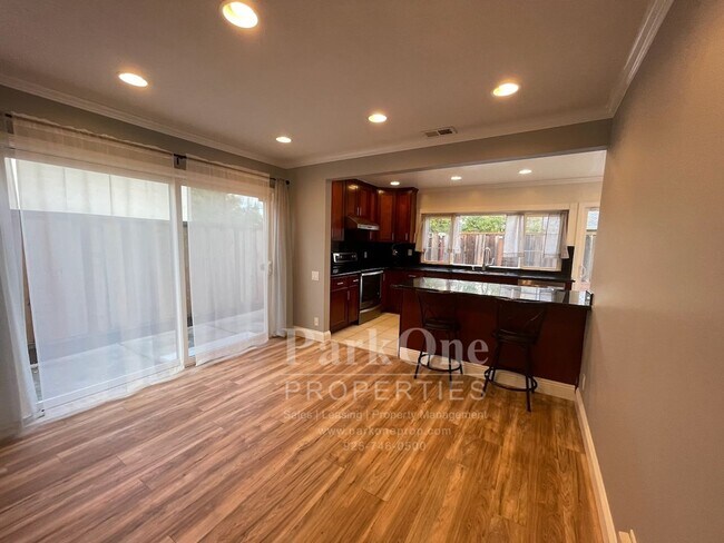 Foto del edificio - Nicely Update Home Now Available in the Crossings