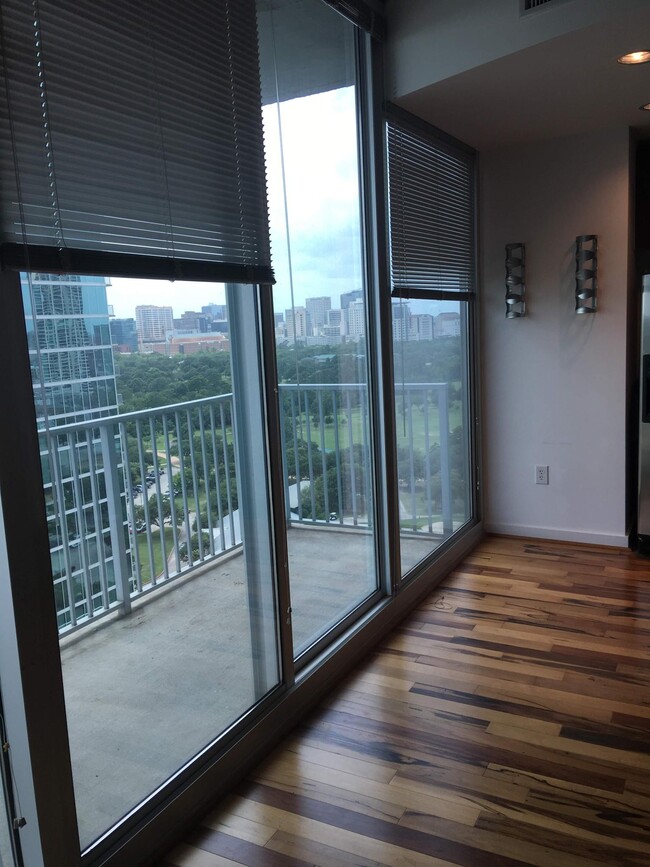 Foto del edificio - 5925 Almeda Rd