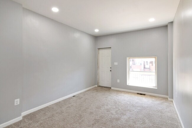 Building Photo - 410 N Robinson St