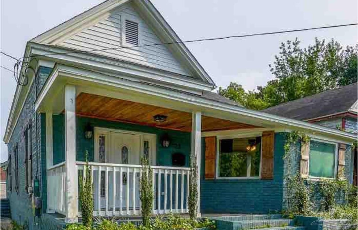 Primary Photo - 23 E Brainerd St