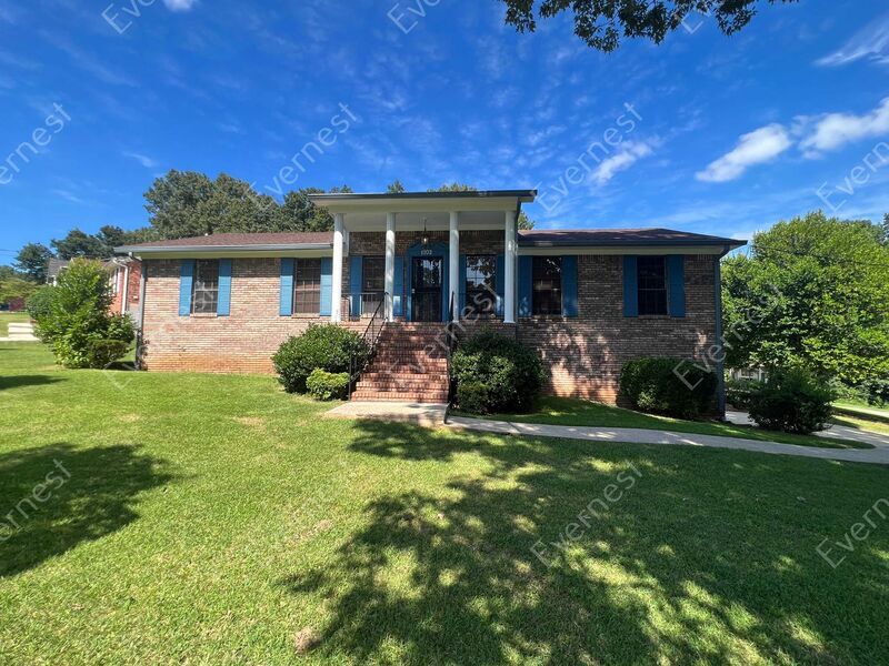 1702 Teakwood Ln, Birmingham, AL 35235 House Rental in Birmingham, AL