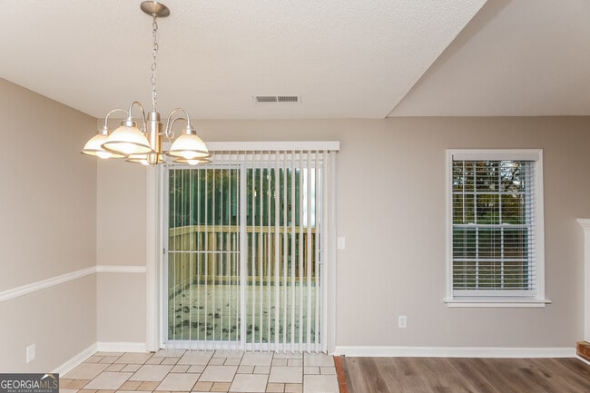 Foto del edificio - 2528 Country Lake Cir