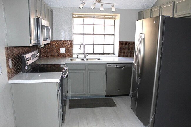 Foto del edificio - 4901 E Kelton Ln