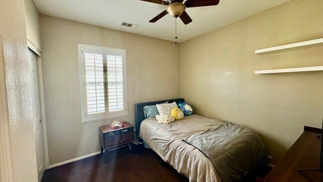 Building Photo - 206 Martindale Way