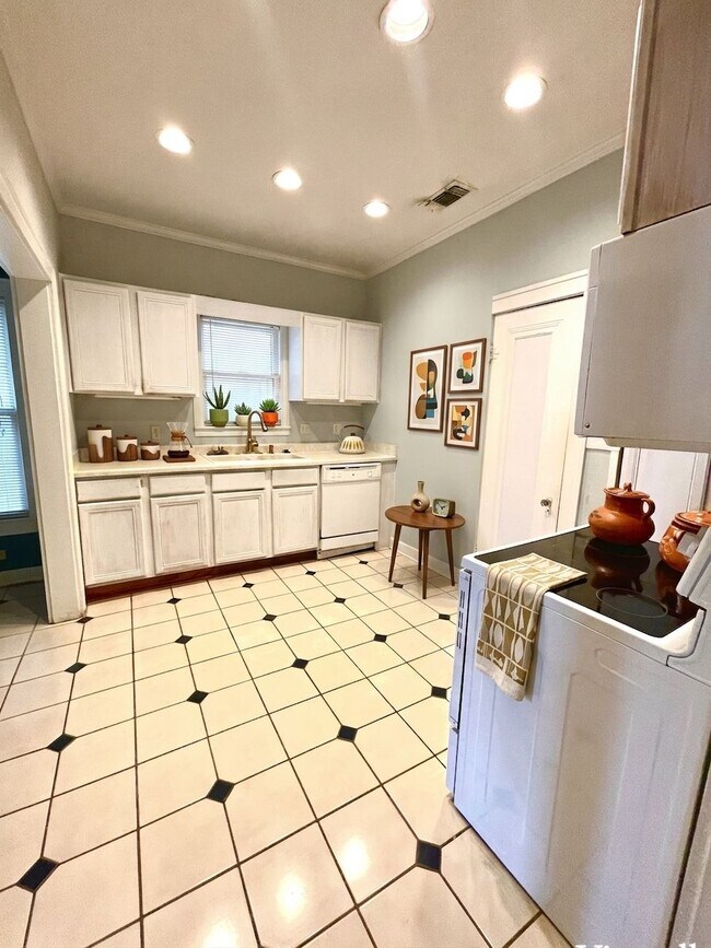 Building Photo - 307 Furr Dr