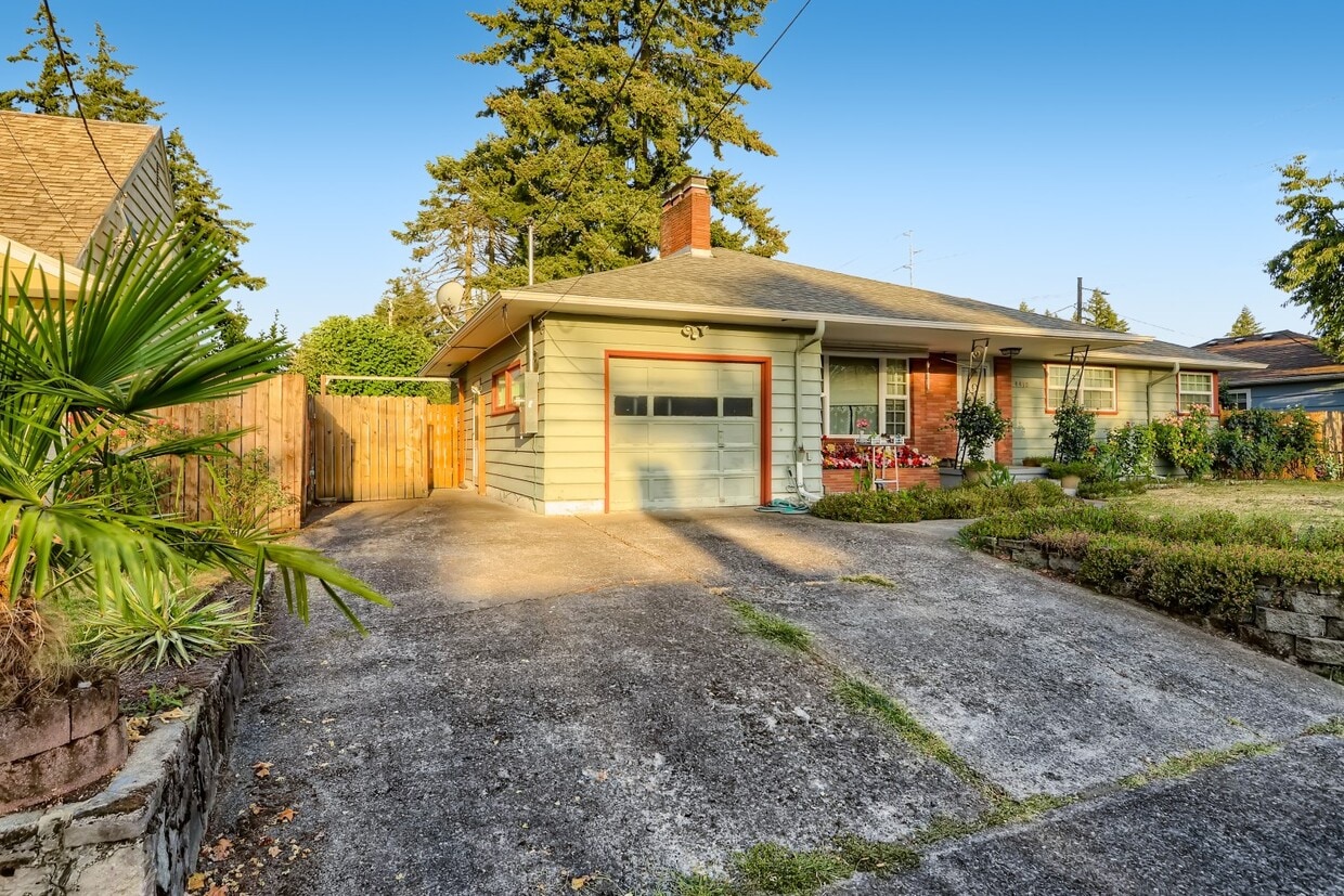 4410 SE 87th Ave, Portland, OR 97266 House Rental in Portland, OR