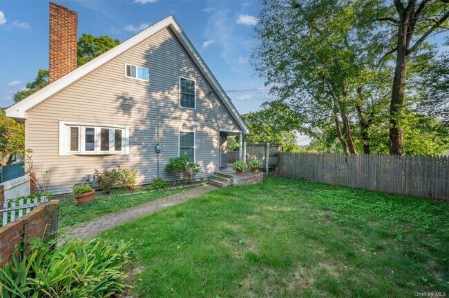 Building Photo - 20 General Heath Ave