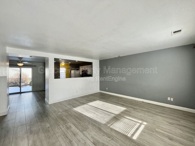 Foto del edificio - 1217 Bluejay Ave