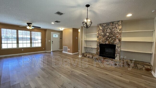 Building Photo - 415 Raggedy Point Ct