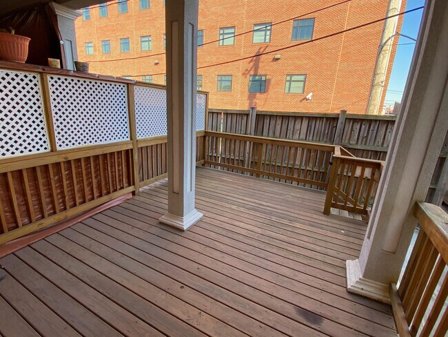 Foto del edificio - 513 N Collington Ave