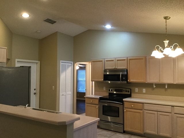 Building Photo - 15920 Lake Orienta Ct