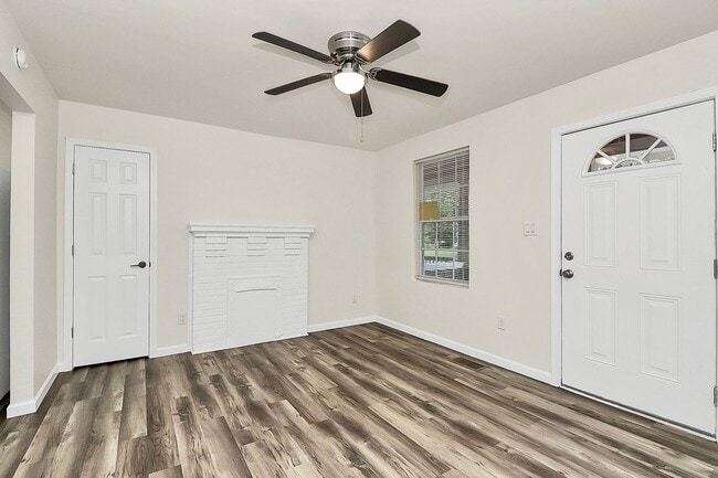 Photo - Rent Special on Affordable Duplex in Ender... House