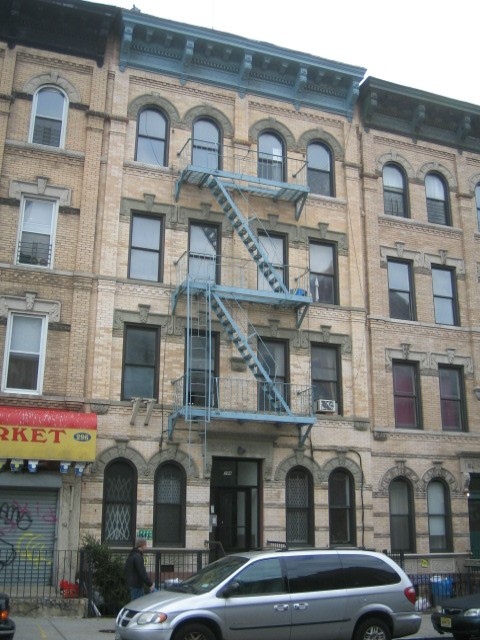 Foto del edificio - 294 Willoughby Ave