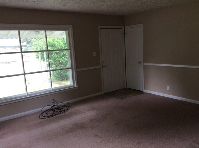 Foto del edificio - Warren Twp - East side 3 bedroom home