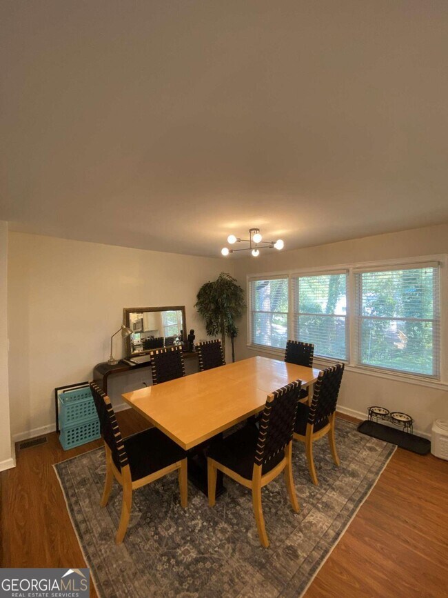 Foto del edificio - 1317 Dunwoody Ln NE
