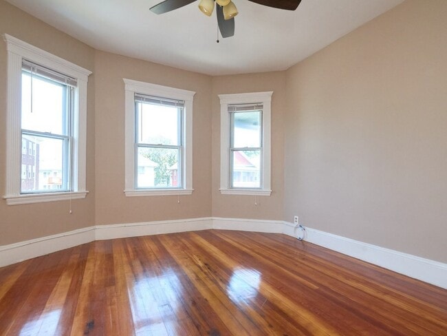 Foto del edificio - 447 Ashmont St