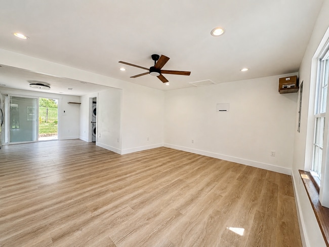 Building Photo - 680 Fralin Alley NE