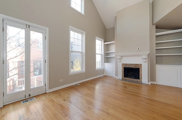 Primary Photo - 2046 N Kenmore Ave