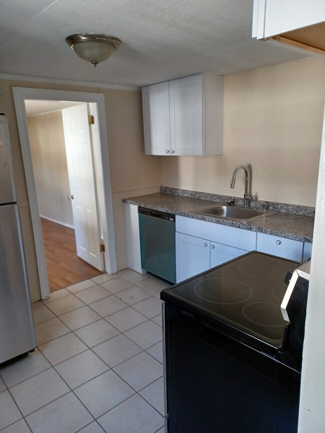 Building Photo - 158 Prichard St