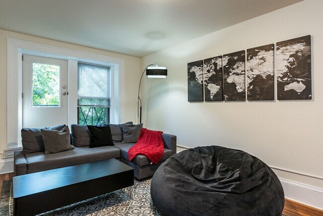 Building Photo - Updated Kitchen - Central Heat/AC - High C...