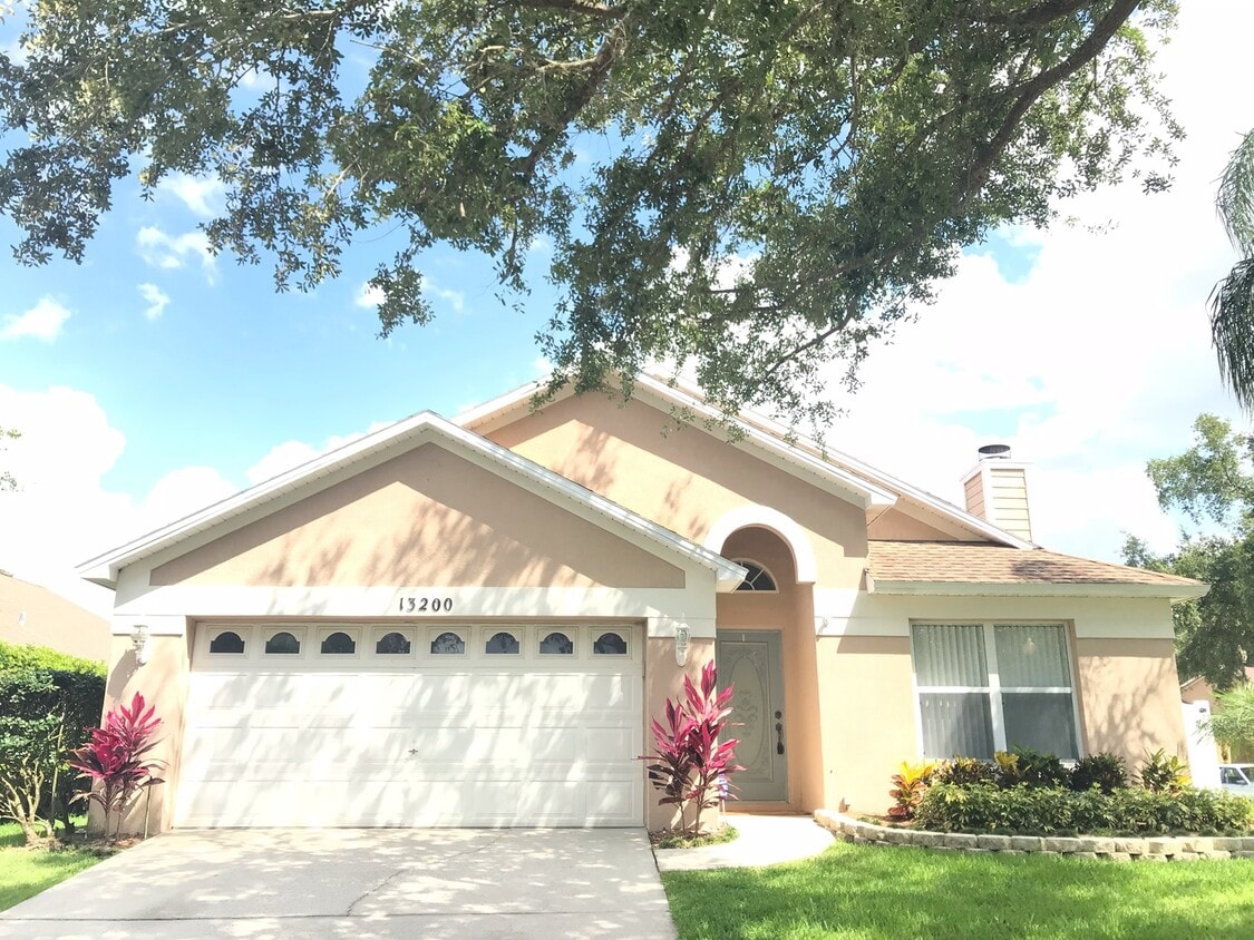 Primary Photo - Beautiful Pool Home in the Villages of Eas...