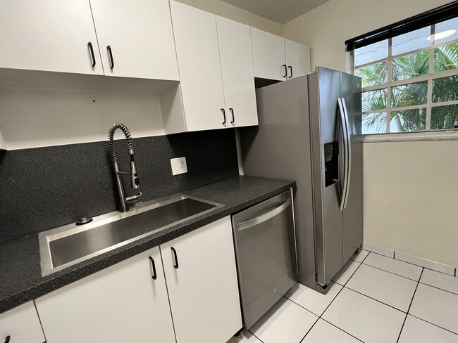 Building Photo - 3021 Albatross Rd