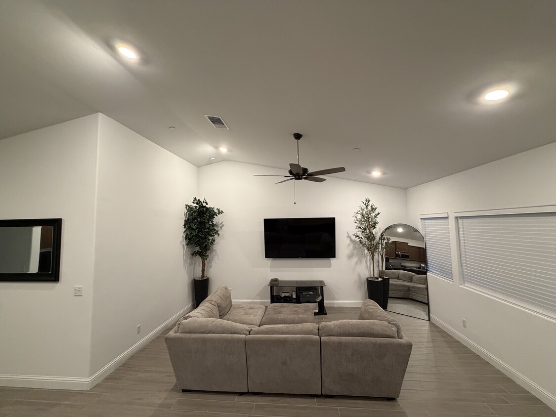 Building Photo - 9101 Blossom Crk Dr