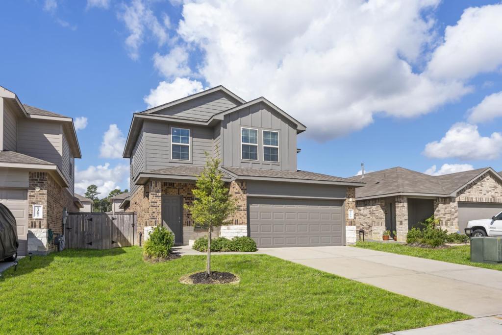 Primary Photo - 14678 Cyn Pnes Ln