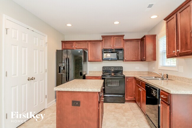 Foto del edificio - 1647 Crestlawn Tl