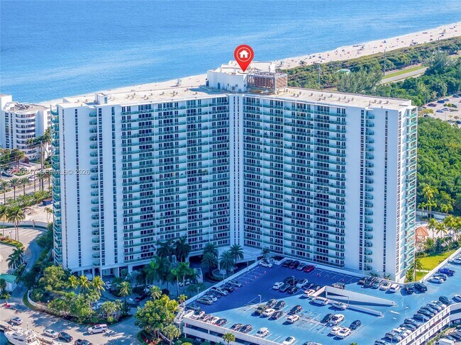 Foto del edificio - 100 Bayview Dr