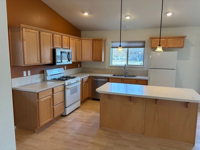 Foto del edificio - Bend Home with Fully Fenced Backyard and P...