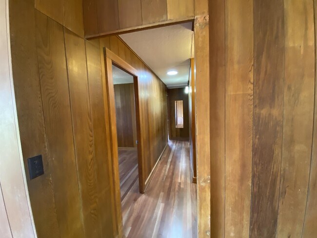 Building Photo - 21 Kokea St
