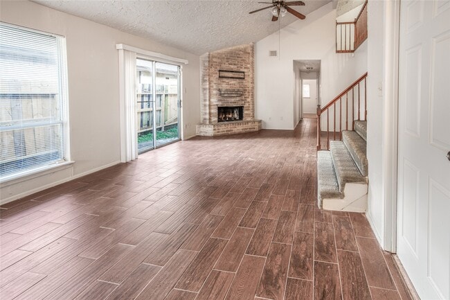 Building Photo - 10025 Rosbrook Dr