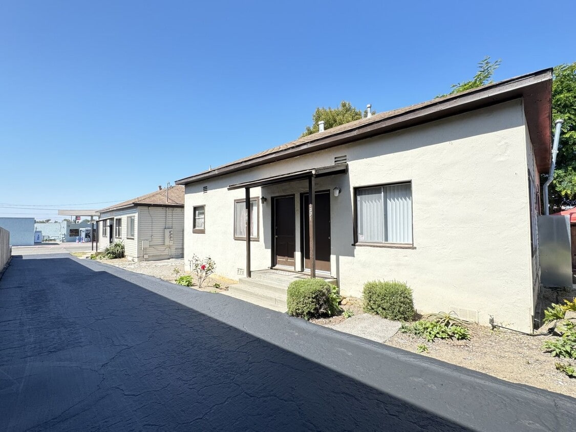 Building Photo - 3432  1361-1371 Paso Robles