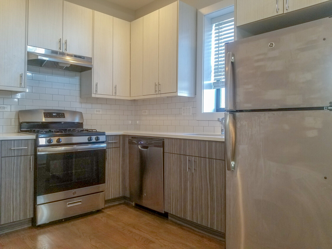 Primary Photo - 2620 N Rockwell St